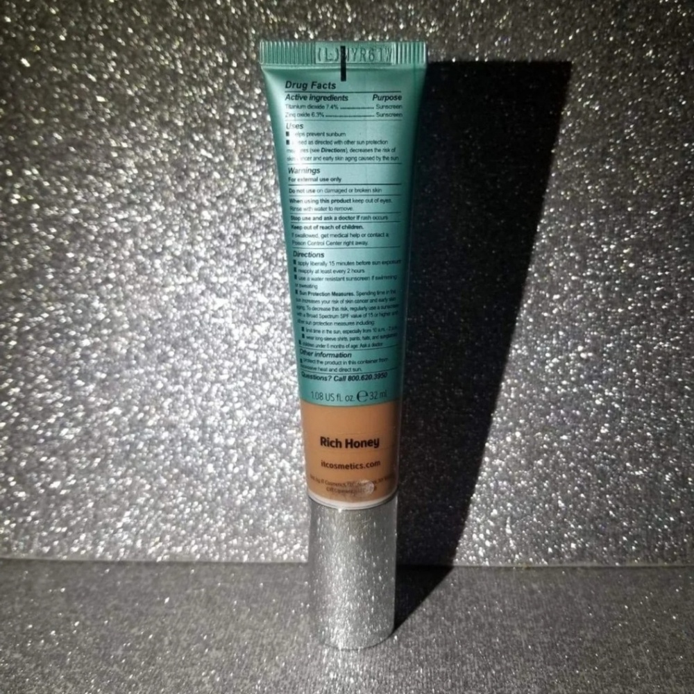 It Cosmetics Your Skin But Better Matte Foundation - Picture 4 of 8